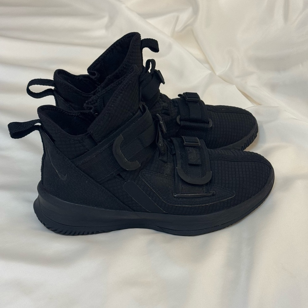 Nike Lebron Soldier 13 SFG Triple Black Out AR4225-005 Mens Basketball Shoes